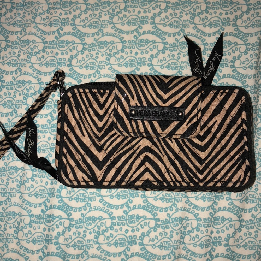 BARELY USED VERA BRADLEY WRISTLET